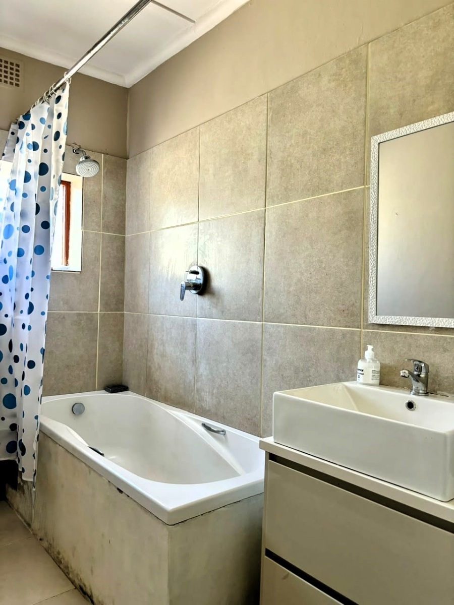 6 Bedroom Property for Sale in Vasco Estate Western Cape